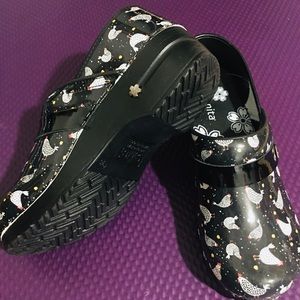 Koi by Sanita Healthcare workers clogs
